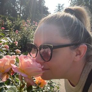 Meet your Posher, Whitney